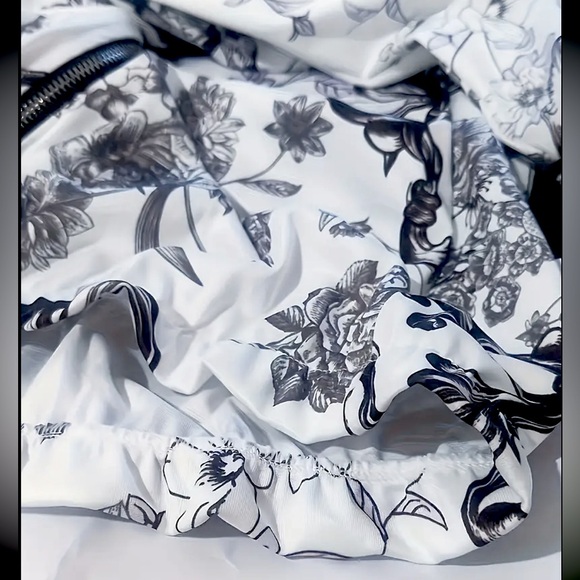 Plus Size Elegant Floral Print Baseball Collar Jacket - Picture 4 of 5